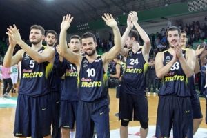 Fener son saniyede orta sahadan &uuml;&ccedil;l&uuml;kle kazandı !