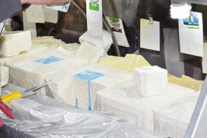 A&ccedil;ıkta peynir satışı 1 Ocak'tan itibaren yasaklandı ama uyan yok