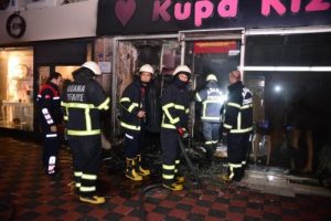 Adana'da giyim mağazası kundaklandı