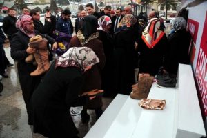 Tokat'ta askıda kıyafet uygulaması
