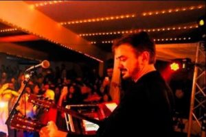 Orhan &Ouml;lmez'i izlemek i&ccedil;in 900 kilometre yol gittiler...