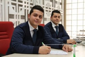 İkizlerin şaşırtan hikayesi: Aynı okul, b&ouml;l&uuml;k, iş yeri...