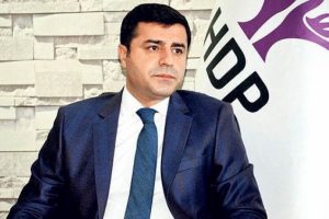 Demirtaş: Başkanlık tartıştırmak size hak da &ouml;zerklik &ouml;nermek bize niye su&ccedil;