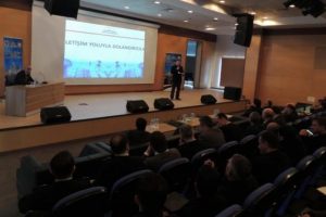 Bitlis'te 'İletişim yoluyla dolandırıcılık' konusunda toplantı d&uuml;zenlendi