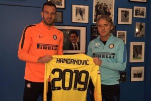 Handanovic Inter'de kaldı