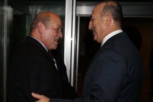 &Ccedil;avuşoğlu, Fransa Savunma Bakanı Drian ile g&ouml;r&uuml;şt&uuml;