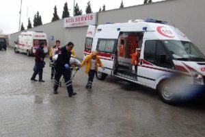&Ccedil;orum'da hasta taşıyan ambulans kaza yaptı: 3 yaralı