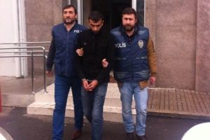 Gen&ccedil; kadının boğazını kesen katil zanlısı evde para aramış