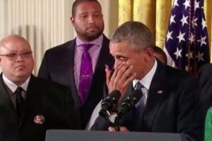 ABD'den tarihi karar! Obama g&ouml;zyaşlarına boğuldu