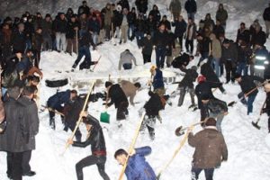 &Ccedil;ığ d&uuml;şt&uuml; vatandaşlar seferber oldu!