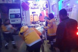 Omzuna astığı t&uuml;fek ateş alan gen&ccedil; ağır yaralandı
