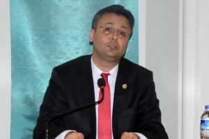 Do&ccedil;. Dr. Şeker Bursa'da:"M&uuml;sl&uuml;manlık adına milletin kafası boşaltılıyor"