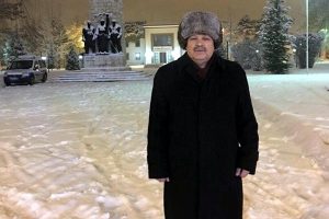 &Ouml;ğrenciden Vali'ye tweet: Bıyıklarına d&uuml;şen kar tanesi olayım