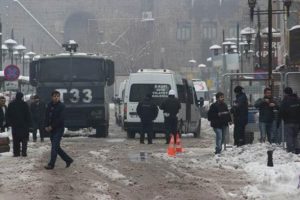 Ter&ouml;r saldırısında bir &ouml;ğretmen ağır yaralandı