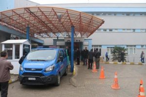 Getirildiği hastaneden ka&ccedil;maya kalkışan mahkum yakalandı