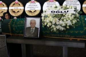 Sedat &Uuml;r&uuml;nd&uuml;l son yolculuğuna uğurlandı