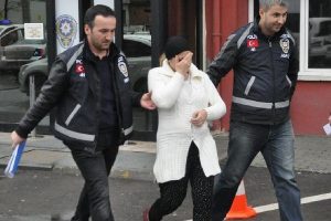 Hırsızlık i&ccedil;in eve giren hamile kadın yakalandı