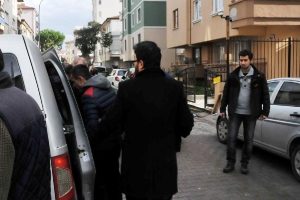 &Ccedil;aldıkları tekne motorlarını sığınmacılara satacaklardı