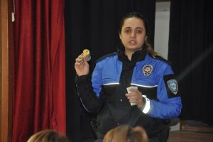 Bursa'da polislerden &ouml;ğretmenlere dolandırıcılık konferansı