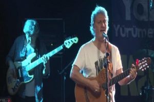 Sanat&ccedil;ılardan kadın cinayetlerine dikkat &ccedil;ekmek i&ccedil;in konser