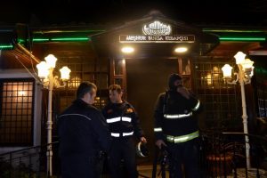 Bursa'da d&uuml;kkanını kurtaran ekiplere teşekk&uuml;r etti