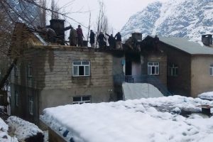 Hakkari'de kış ortasında evsiz kaldılar