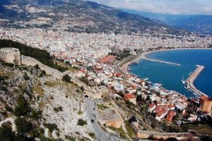 Alanya Kalesi'ne trafik tahribatı
