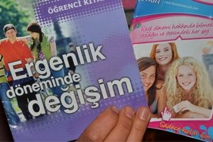 M&uuml;d&uuml;rden &ouml;ğretmenler de, &ouml;ğrenciler de şikayet&ccedil;i