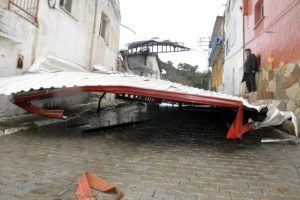 Aydın'da 2 ton ağırlığındaki &ccedil;elik &ccedil;atı u&ccedil;tu
