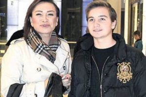 Olumlu yorumlar Demet Akbağ'ı sevindirdi...