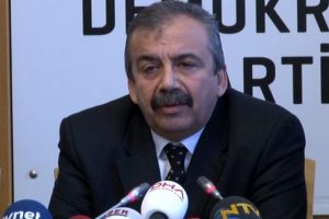 Sırrı S&uuml;reyya &Ouml;nder'den tehdit gibi s&ouml;zler