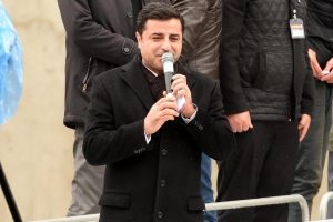 Demirtaş: Siyaset&ccedil;iler konuşmayınca silahlar konuşuyor