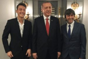 Mesut &Ouml;zil'den Cumhurbaşkanı'na s&uuml;rpriz ziyaret