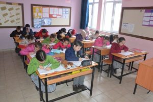 Bursa'da &ouml;ğrencilerin okul &ccedil;ilesi; Elektrik, ısıtma, su yok