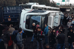 İzmir'de metro kazası; yaralılar var