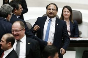 Roman vekilden AKP'li vekillere: Ani Romanları seviyordunuz!