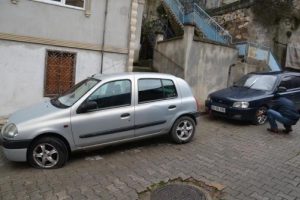 İzmit'te 10 aracın lastikleri kesildi