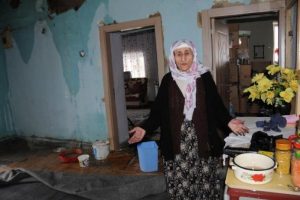 Hakkari'de 70 yaşındaki kadının &ccedil;aresizliği