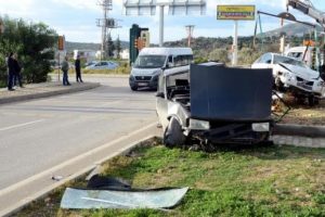 Bodrum'da iki otomobil &ccedil;arpıştı: 3 yaralı