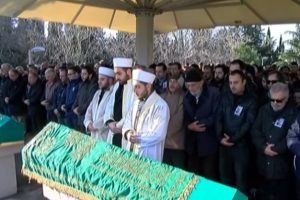 &Uuml;nl&uuml; oyuncu Remzi Evren son yolculuğuna uğurlandı