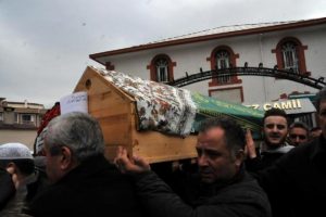 Bursa Demokrat Parti eski il başkanının kızı toprağa verildi