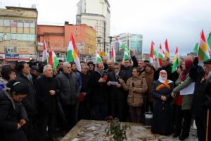 K&uuml;rt partilerinden, 'Savaşa son, K&uuml;rdistan'a stat&uuml;' &ccedil;ağrısı