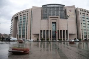 Sahte kimlikle 8 ay İstanbul Adalet Sarayı'nda &ccedil;alışmış