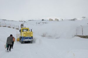 Hakkari'de 82 k&ouml;y, 209 mezra yolu ulaşıma kapandı