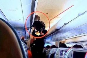 THY u&ccedil;ağındaki hırsızlığı videoya &ccedil;ekip yolcuyu yakalattı