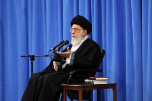 İran'ın Ayetullah'ı Hamaney, dini liderliği kabul etmeyenleri de &ccedil;ağırdı