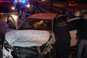 TEM'de trafik kazası! 1 &ouml;l&uuml;, 3 yaralı