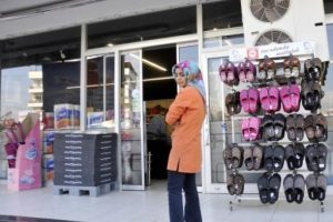 Kasiyere 'Kafana sıkarım' dedikten sonra kasayı soydu