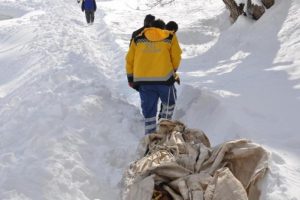 Hakkari'de brandayla ambulansa taşınan vatandaş &ouml;ld&uuml;