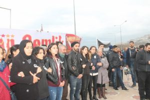 Bursa'da Gemlik'te bağımlılığa karşı binlerce kişi y&uuml;r&uuml;d&uuml;